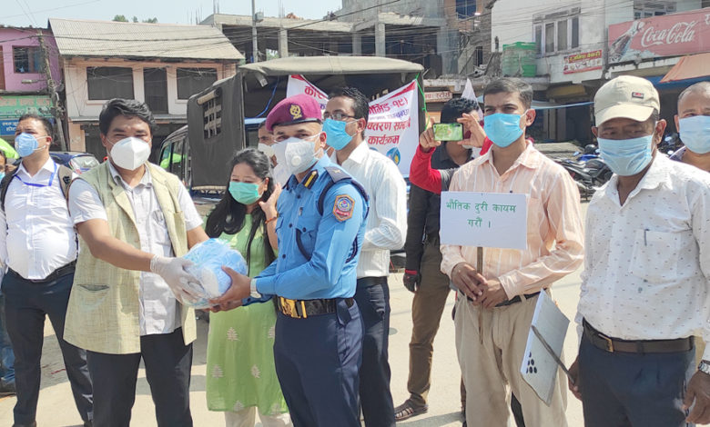 Photo of स्वास्थ्य सामाग्रि र ट्राफिक सामाग्रि वितरण तथा सचेतना कार्यक्रम