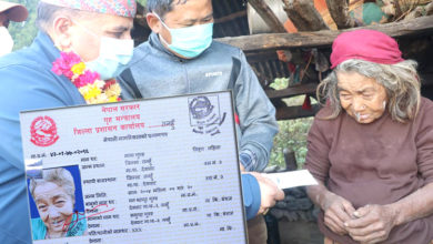 Photo of साहारा बिहिन देवघाटकी माया गुरुङले ७३ वर्षको उमेरमा पाइन नेपाली नागरिकता