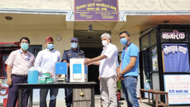 Photo of सबैको लघुबित्त बित्तीय संस्थाद्वारा डुम्रे प्रहरीलाई स्वास्थ्य सामाग्री वितरण