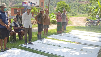 Photo of शुक्लागण्डकीका बाढीपहिरो पीडितलाई विभिन्न संघ संस्थाबाट जस्तापाता र खाद्यन्न सहयोग
