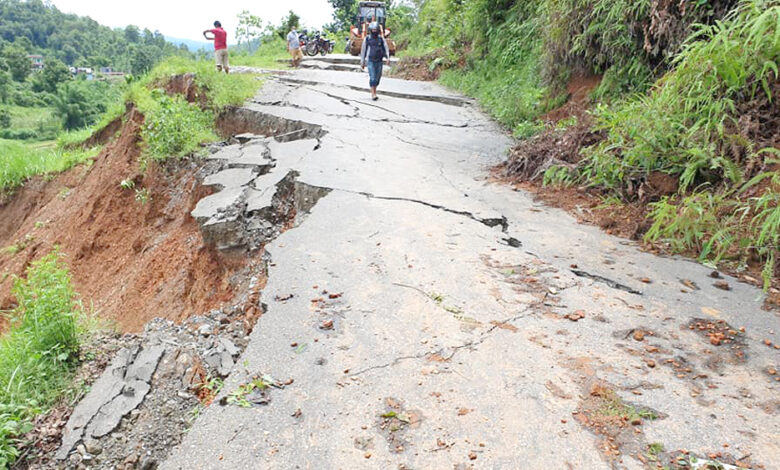 Photo of पहिरोको चपेटामा सडक