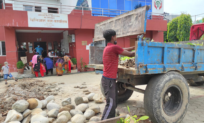 Photo of वृक्षारोपण अभियान अन्तर्गत विरुवा वितरण