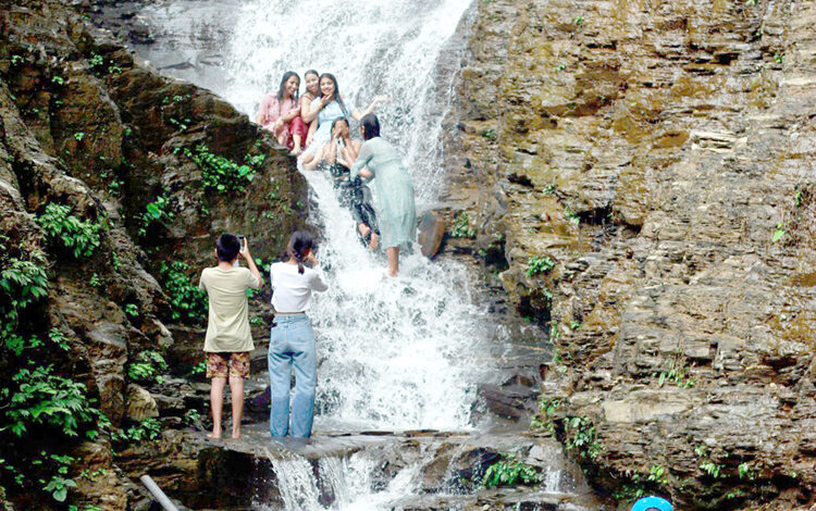 Photo of छाङ्गादी झरनामा रमाइलो