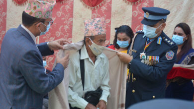 Photo of प्रहरी दिवसका अवसरमा तनहुँमा अमर प्रहरीका परिवारलाई सम्मान