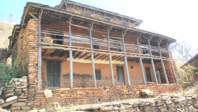 Photo of खण्डहर बन्दै तनहुँसुरका घर