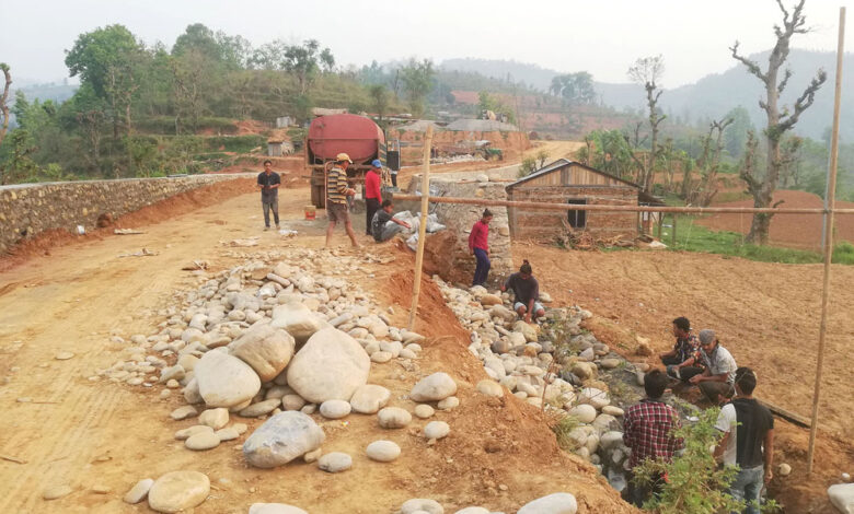 Photo of सडक विस्तारका लागि काम गर्दै