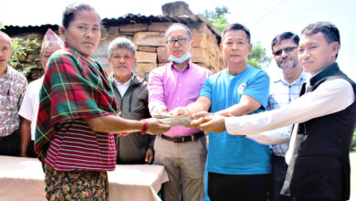 Photo of ऋषिङका मुटु रोगीलाई तनहुँ समाज हङकङको आर्थिक सहयोग