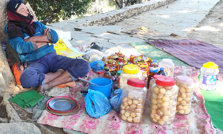 Photo of ग्राहकको पर्खाइमा सुस्ताउँदै