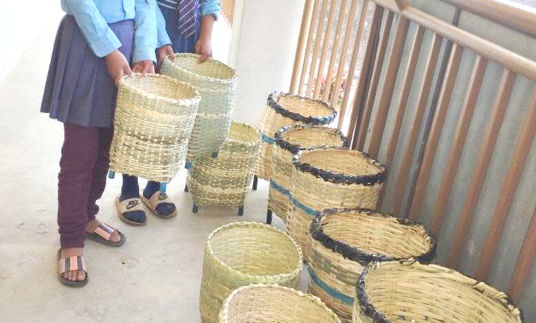 Photo of बासबाट निर्मित डस्टविन