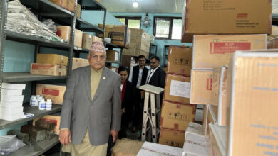 Photo of औषधी र स्वास्थ्य उपकरण थन्काउने होईन भन्दै स्टोर हेर्न पुगे मुख्यमन्त्री पाण्डे