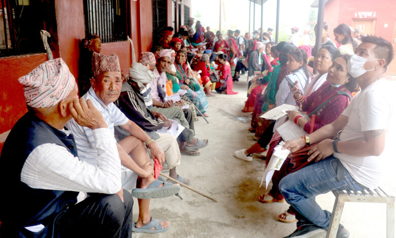 Photo of राष्ट्रिय परिचयपत्र बनाउन आएका सर्वसाधारण