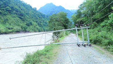 Photo of पहिरो र बाढीले लडाएको विद्युत पोल (फोटोफिचर)