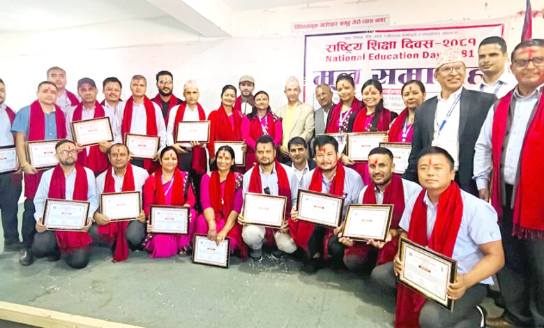 Photo of शिक्षकहरु सम्मानित