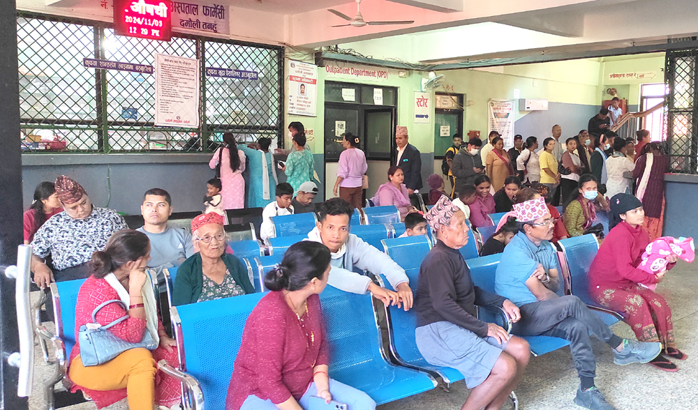 Photo of सीमित पूर्वाधार र जनशक्तिका बीच सेवा दिंदै दमौली अस्पताल