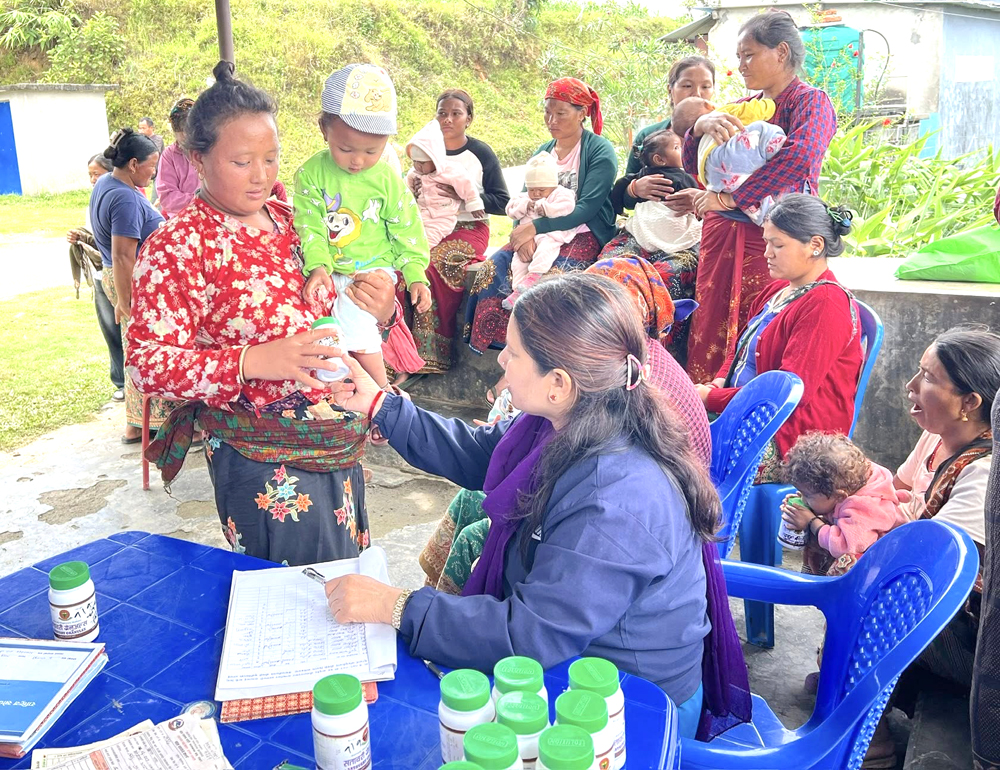 Photo of एलोप्याथिक उपचारबाट आजित बिरामीको आशाको केन्द्र बन्दै आयुर्वेदिक चिकित्सालय
