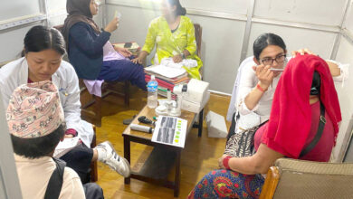 Photo of आँखा शिविरमा सेवा लिंदै