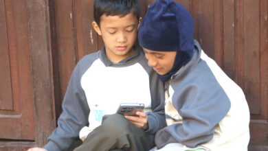 Photo of मोबाइलमा रमाएको पुस्ता