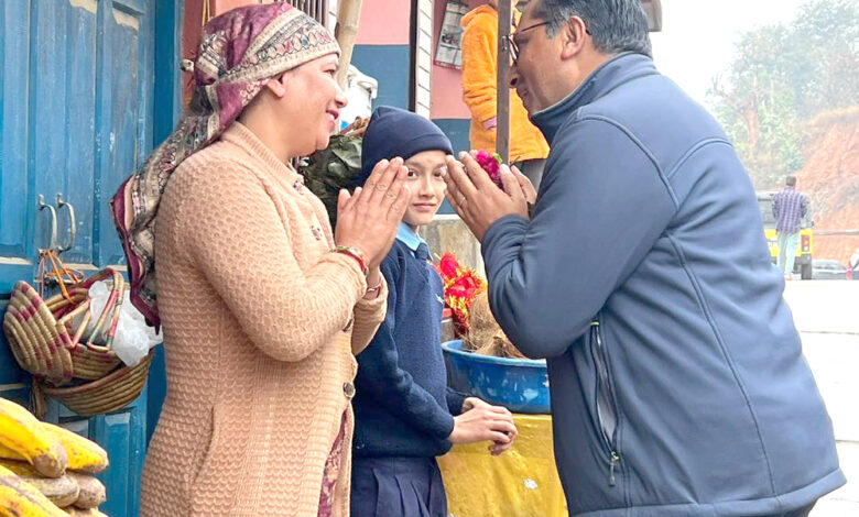 Photo of मतदाताको घरदैलोमा उम्मेदवार