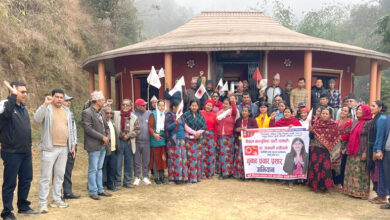 Photo of प्रतिनिसभा सदस्य निर्वाचन : एमाले उम्मेदवार न्यौपाने मतदाताको घरदैलोमा