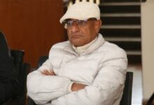 Photo of पत्नीको जिम्मामा प्रहरीको गणबाट रिहा भए रमेश लेखक