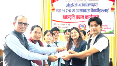 Photo of आँवुखैरेनी गाउँपालिकाद्वारा कक्षा ११ र १२ का विद्यार्थीहरुलाई छात्रवृत्ति वितरण