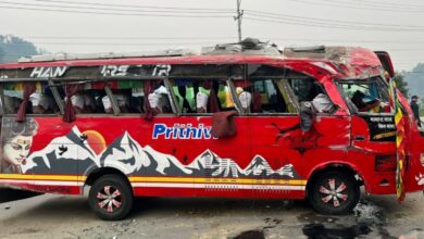 Photo of तनहुँको सेरामा बस दुर्घटना : २ जनाको मृत्यु, ३१ जना घाइते, ९ जनाको अवस्था गम्भीर