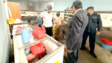 Photo of राजमार्गका होटलमा आकस्मिक अनुगमन, म्याद नाघेका खाद्य सामग्री नष्ट
