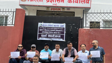 Photo of सरकारको निर्णय सच्याउन माग गर्दै प्रशासन कार्यालयमा धर्ना
