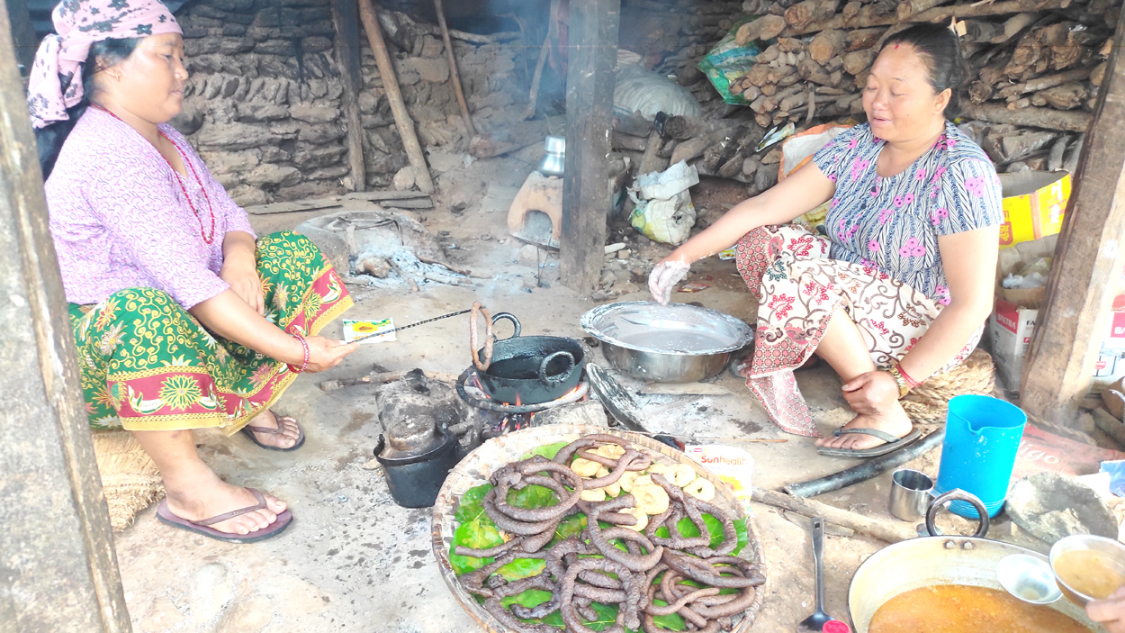 Photo of पाहुनालाई स्थानीय खानाका परिकार