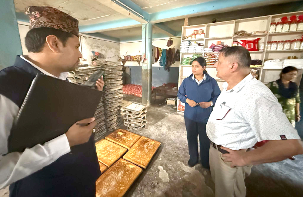 Photo of मापदण्डविपरीत सञ्चालित आँवुखैरेनीका तीन बेकरीको उत्पादन रोक्का