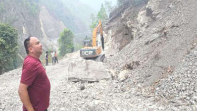 Photo of सडक विस्तारसंगै मर्मतमा जोड : एक वर्षमा ट्रयाक, ग्राभेल, कालोपत्र र ढलान, ११६ किलोमिटर सडक मर्मत