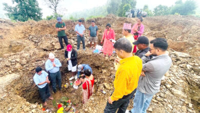 Photo of तनहुँ जलविद्युत आयोजनाद्वारा ऋषिङको दीपक माविको नयाँ भवन निर्माण गरिदै