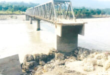 Photo of नदी कटानले डेढगाउँ–मन्दार जोड्ने पुल अवरुद्ध