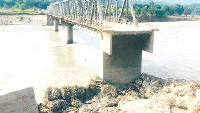 Photo of नदी कटानले डेढगाउँ–मन्दार जोड्ने पुल अवरुद्ध