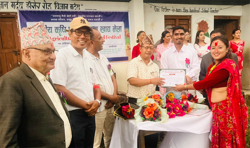 Photo of हर्षपुरमा स्थानीय कृषि प्रदर्शनी तथा खाद्य मेला, स्थानीय उत्पादन प्रवर्द्धनसंगै जलवायु मैत्री खेतीमा जोड