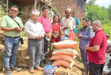 Photo of घिरिङमा घर भत्किएर विस्थापित परिवारलाई खाद्यान्न र लत्ताकपडा