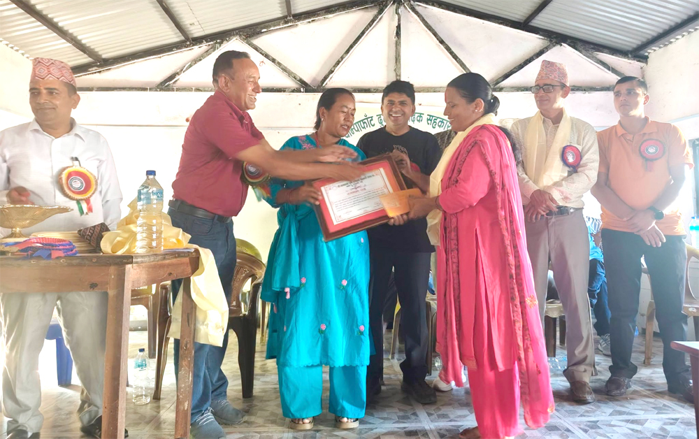 Photo of याम्पाफाँटका १५ दुग्ध किसान पुरस्कृत, सहकारीको वार्षिक १७ करोडको कारोबार